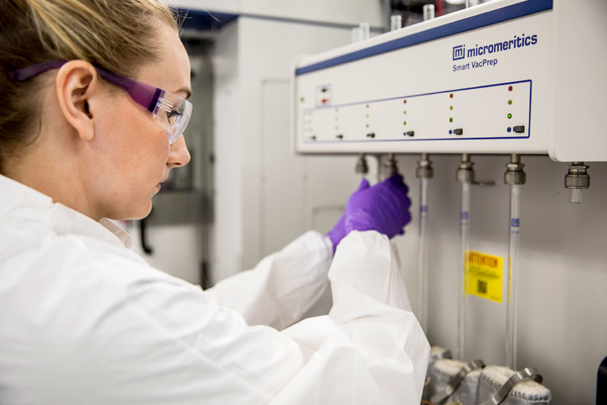 Rasmussen prepares a MOF sample for analysis