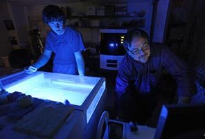 photo of Mark Ganter in lab. Credit: ELLEN M. BANNER / THE SEATTLE TIMES