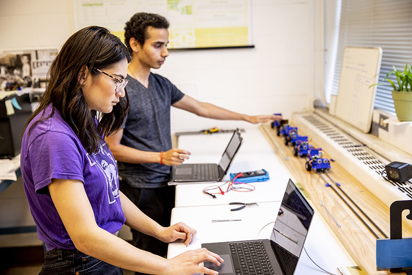 Berger working with ME Ph.D. student in the lab