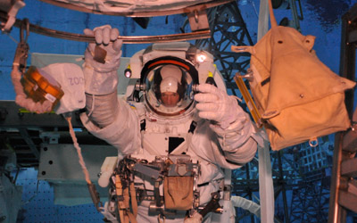 Glenn Piper working under water