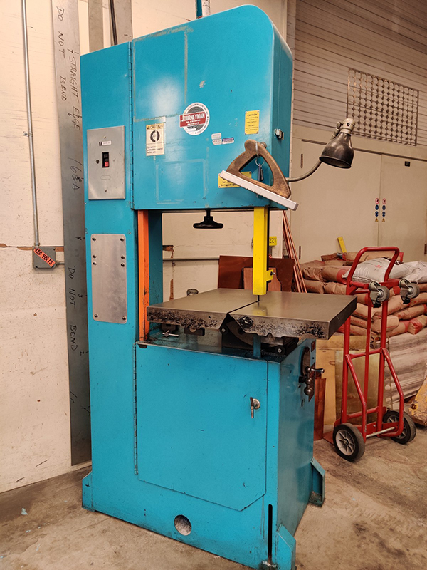 Vertical band saw