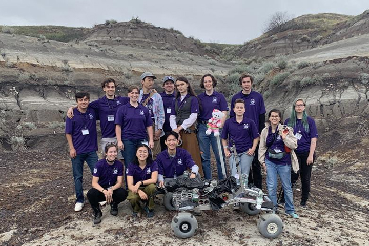group photo of the 2023 Husky Robotics team
