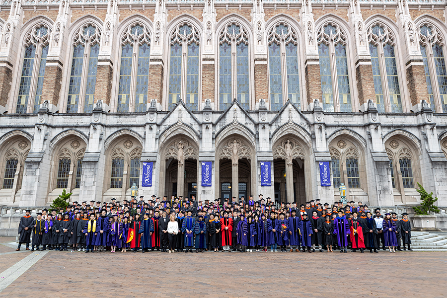 Students and faculty at the 2022 graduation ceremony.